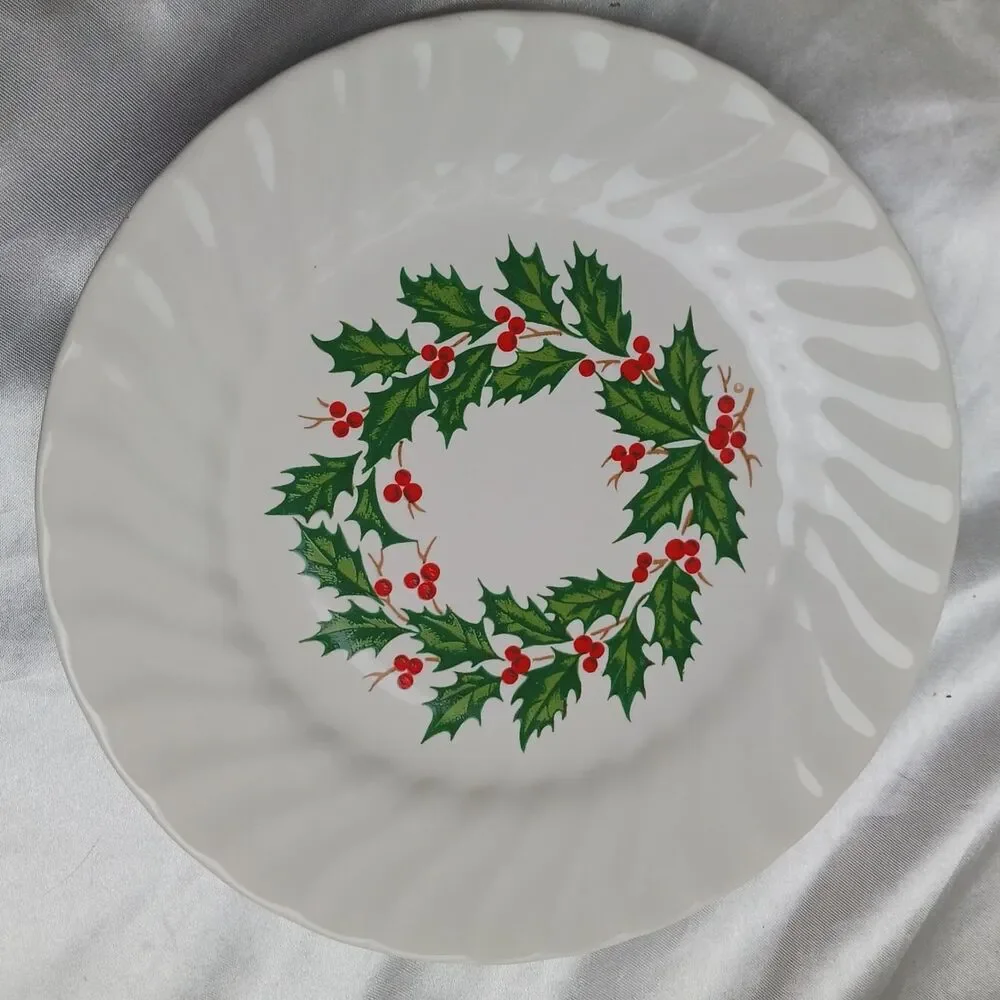 HOLLY BY SCIO DINNER SET FOR 6 W/ACCESSORIES